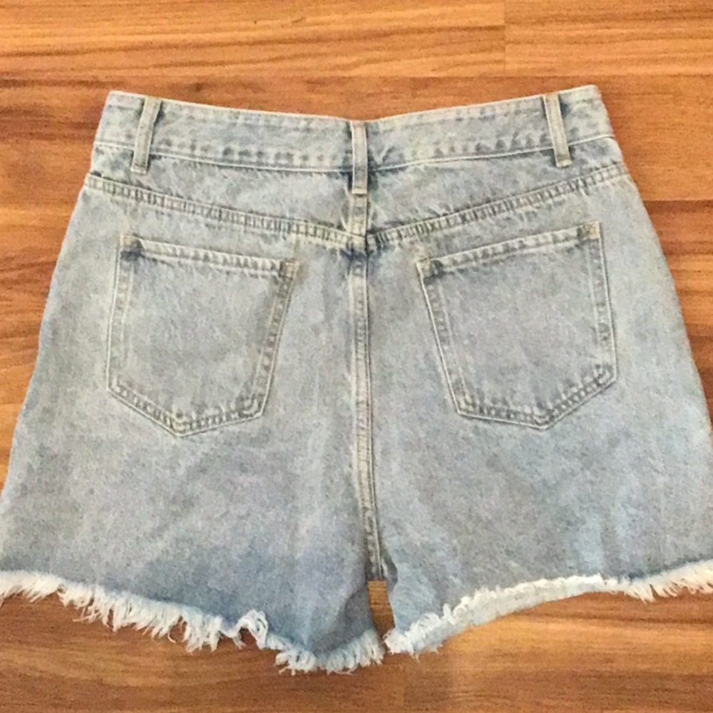 Shorts - Picture 2 of 4